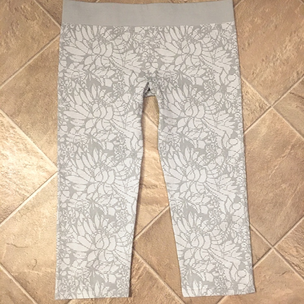 Fabletics Capri Yoga Leggings